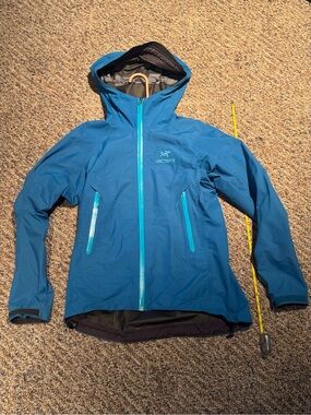 Arc'teryx Women's Blue Waterproof Rain Jacket, Size Small, Excellent Condition